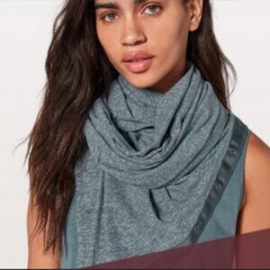 LULULEMON Grey/Green Heathered Vinyasa Scarf
